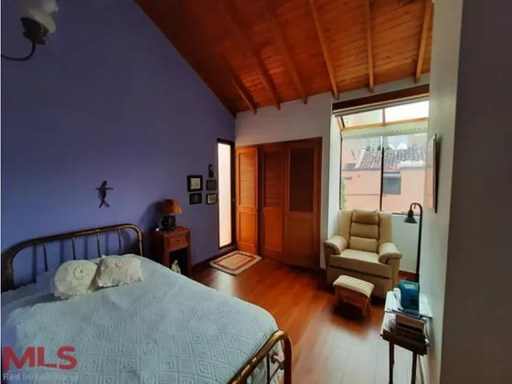 Acogedora Casa Con Excelente Ubicación(mls#240723)