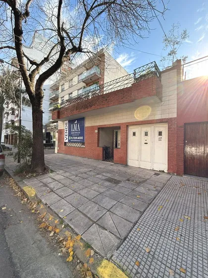 Venta De Casa 3 Amb , Cochera Patio Y Gran Terraza.