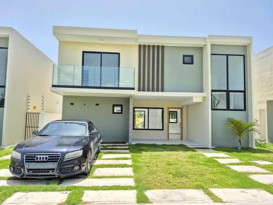 Villa Nueva En Venta En El Residencial Bávaro Punta Cana, Con Piscina