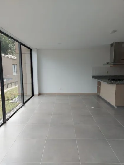 Casa En Arriendo/venta En El Retiro. Cod V13785