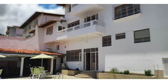 Alquilo Casa 600m2 Los Samanes 6288