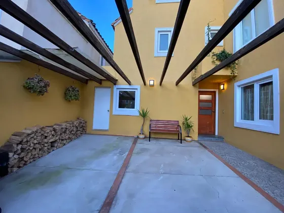 Cómoda Casa Familiar En Condominio, Luminosa Y Funcional