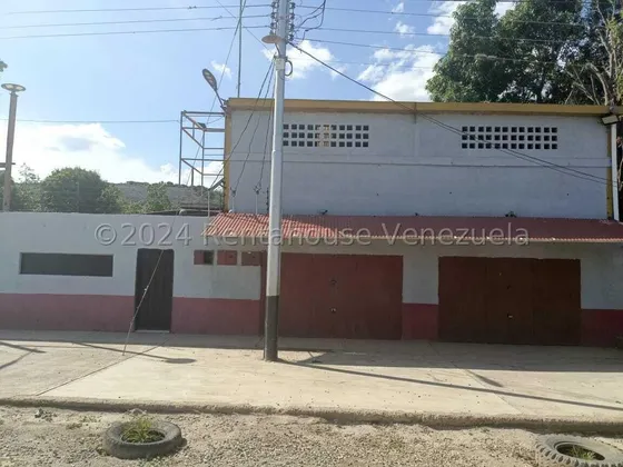 Sorangel Vargas Vende Amplio Galpon Ubicado En Facil Acceso En Zona Oeste Barquisimeto Mls #25-3318
