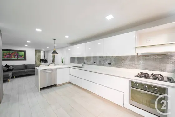 Se Vende Casa Amoblada En La Transversal Superior Cerca Al Tesoro