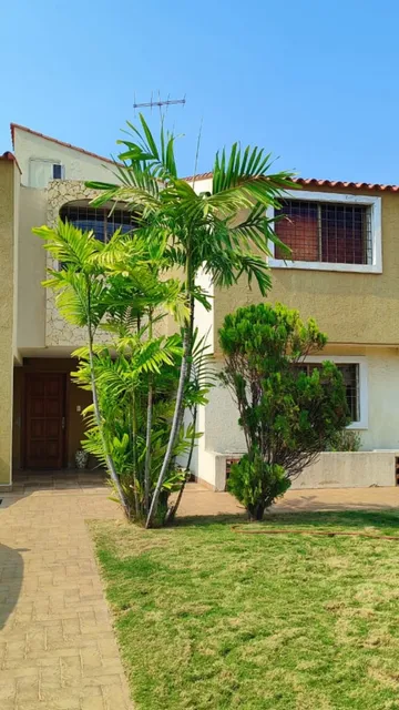 En Venta Un Amplio Town House En Residencia Morro Palace. Ubicado En La Calle Neverí, Sector Morro Ll. Lechería. 