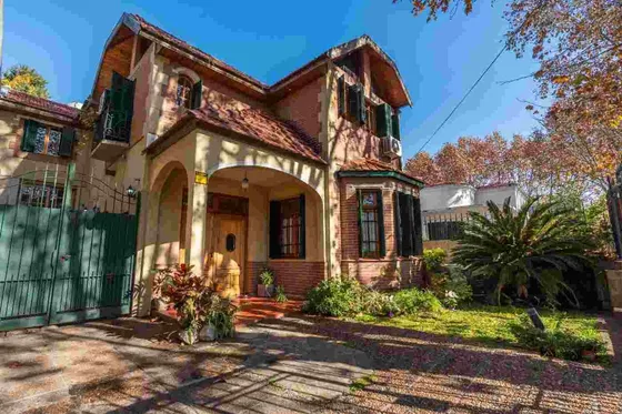 Venta Casa De Estilo Ingles En Banfield Hermosa