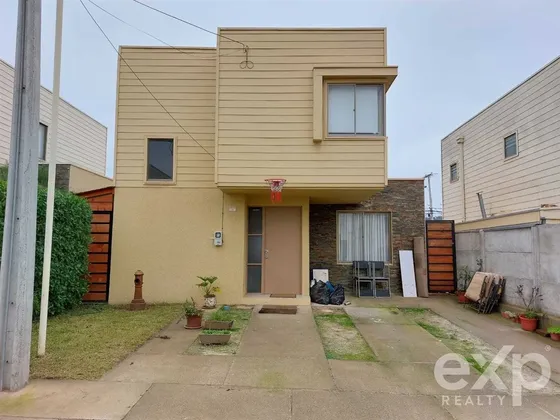 Casa En Venta De 3 Dorm. En Villa Alemana Norte