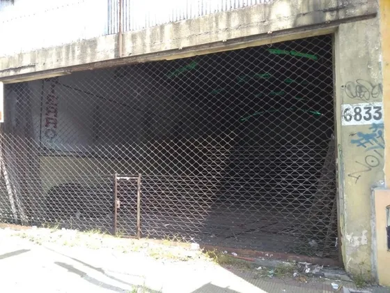 Galpón Sobre Avenida Hipólito Yrigoyen