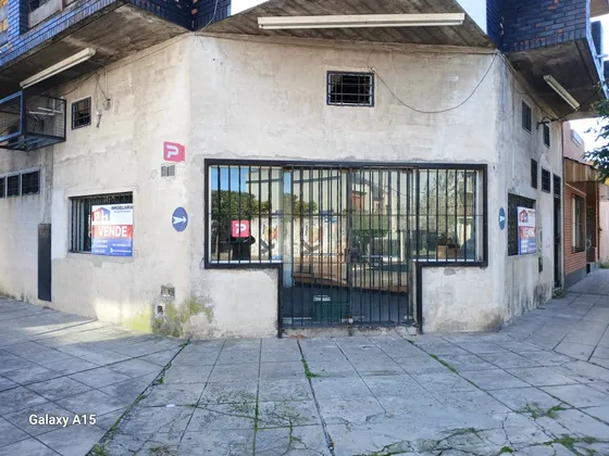 Venta Amplio Local Esquina (85 M²). M.thompson & G.paunero 