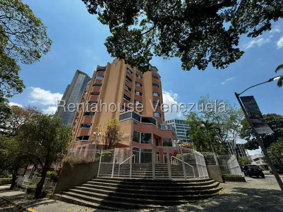 Vive Al Máximo En La Mejor Zona! Impecable Apto Con Imponente Vista Al Ávila, Luz Natural Para Tu Home Office, Pozo De Agua, Máxima Seguridad Y 2 Puestos. ¡todo Incluido Para Tu Confort!.la Castellana