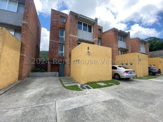 Townhouse En Venta Los Guayabitos Ia25-31964 