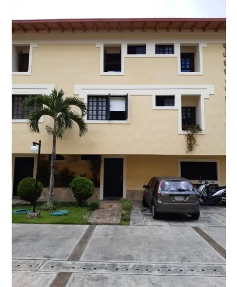 Se Vende Townhouse 290m2 Oripoto 1668