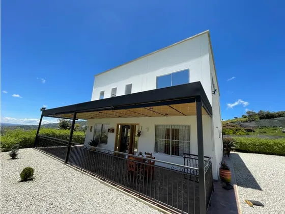 Hermosa Casa Finca En Venta En El Carmen De Viboral 