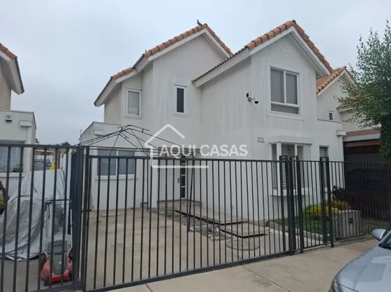 Casa Dos Pisos En Conjunto Montemar