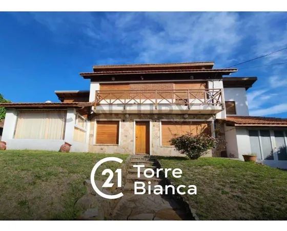 Casa De (5) Cinco Ambientes En Venta - Permuta -  Villa Gesell, Costa Atlántica