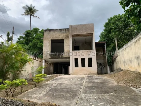 Casa En Obra Gris Duplex En Venta Calle Paraiso Cerca De La Av Principal De El Castaño Maracay Para Remodelar Clima Fresco Kg:23-12632