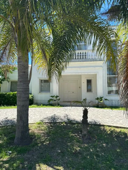 Casa En Alquiler En Abril Club De Campo De 4 Ambientes (usd)