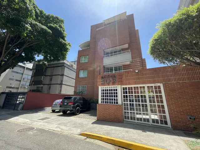 En Venta Pb 230m2 3h/2.5b/2p Las Mercedes 