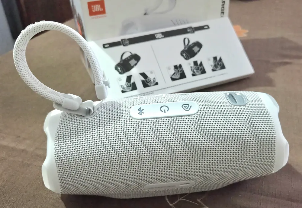 Alto-falante portátil Jbl Charge 6 com Bluetooth branco