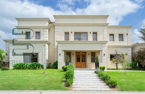Exclusiva Casa En Venta En Barrio Privado Valdevez