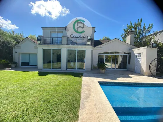 Casa En Alquiler Anual  Barrio Cerrado Campos De Álvarez 