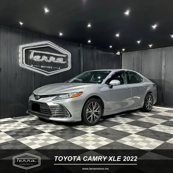 Toyota Camry 2.5 Xle Hev At