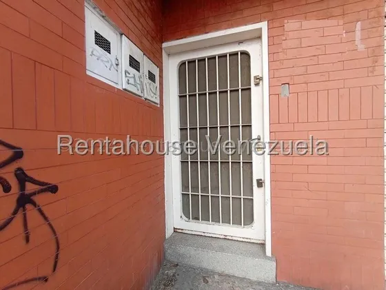 Jip 25-13999. Rent-a-house Alquila Local Comercial De 113.40 Mts2, Ideal Para Servicios Médicos, Odontológicos, Estética, O Desarrollos De Proyectos. Zona Centro De Cagua, Aragua.