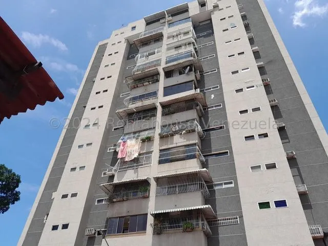 Cómodo Apartamento En Alquiler, Piso Medio, Amplio Y Con Excelente Distribución. Ubicado En Calle El Recurso. Maracay Rah  25-1968