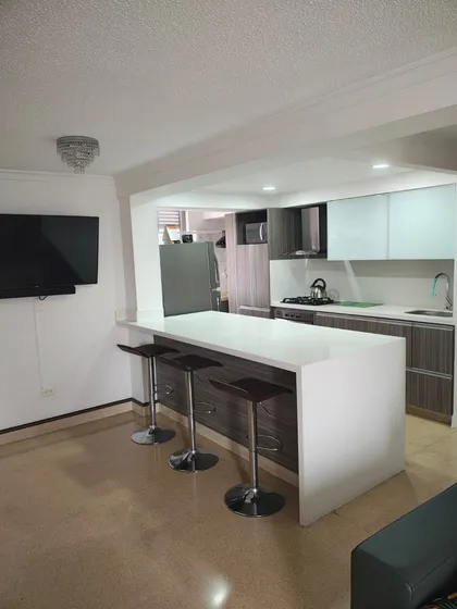 Vendo Apartamento Parte Baja De La Loma De Los Bernal Con Espectacular Vista