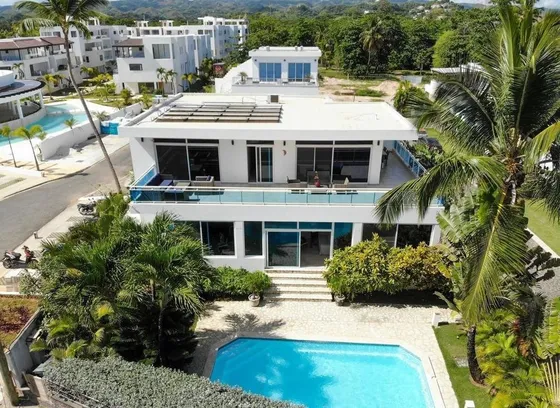 Villa Amueblada Primera Linea De Playa En Terrenas