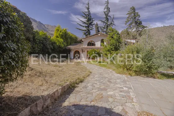 Casa En Sitio Plano En El Arrayán, Excelente Ubicación