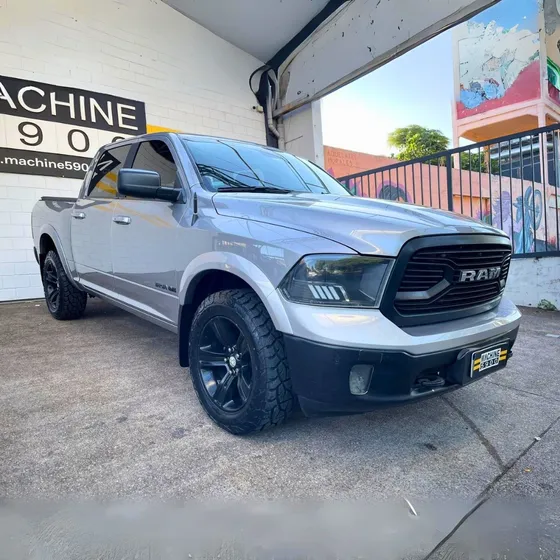 Dodge Ram 1500 Laramie Hemi 5.7 4x4