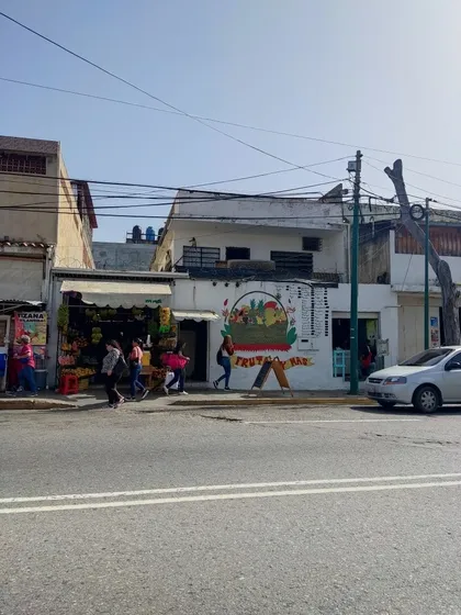 Propiedad En Catia La Mar. Principal De La Atlantida. 400mts