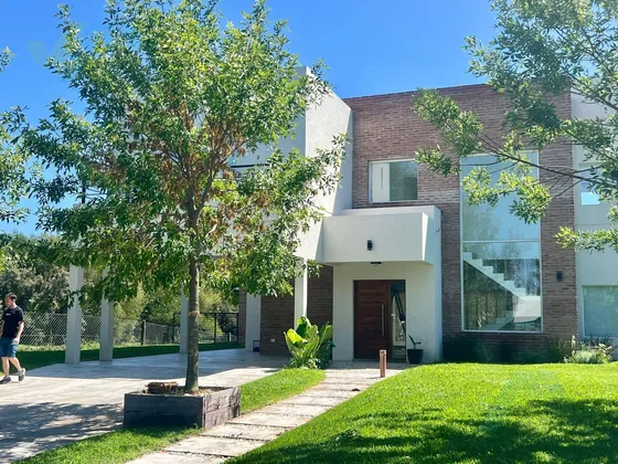 Casa En Venta El Cazal, Escobar, Naútico, Salida Al Río, Lago, Canchas Deportes 