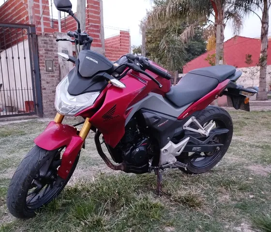 Honda Cb190 Con Detalles En Las Cachas Del Tanque