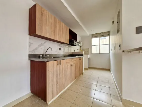 Apartamento En Venta. 3 Habitaciones Con Clóset, 2 Baños Cabinados, Sala-comedor, Cocina Integral, Zona De Ropas, Parqueadero, Cuarto Útil, Portería 24 Horas, Rutas De Transporte