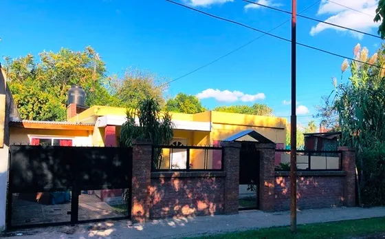 En Venta Casa 5 Ambientes Con Monoambiente - A 13 Cuadras De Estación De Tren José C. Paz