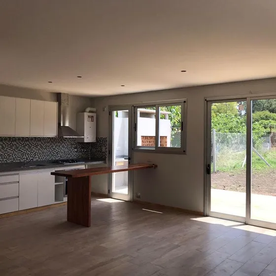 Venta Duplex De Dos Dormitorios Con Patio Y Parrilla  Gonnet