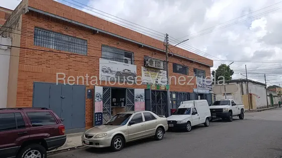 Local Comercial En Una De Las Zonas Mas Movidas De Valencia, La Candelaria, Zona De Venta De Respuestos Y Todo Lo Relacionado Con Vehiculos Y Motos, Local De 135 Metros