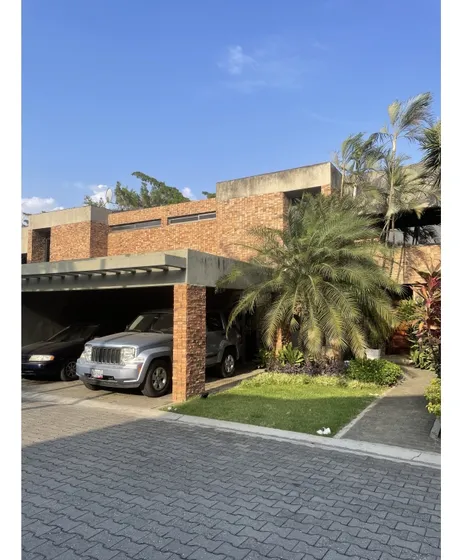 Town House En Venta - La Granja