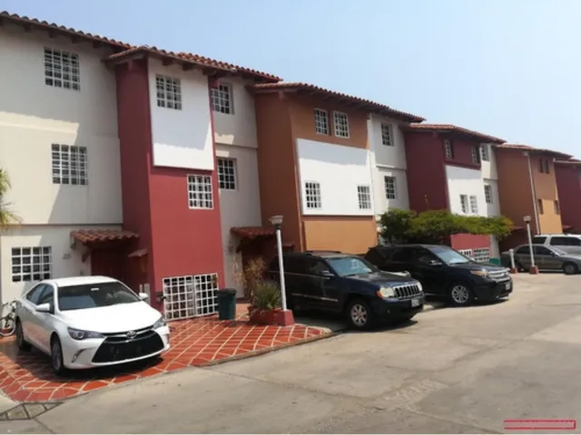 Townhouses En Venta Villas Martinique Lecheria El Morro