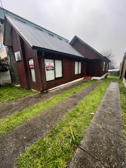 Propiedad Ideal Para Oficinas, Con Estacionamientos-valdivia
