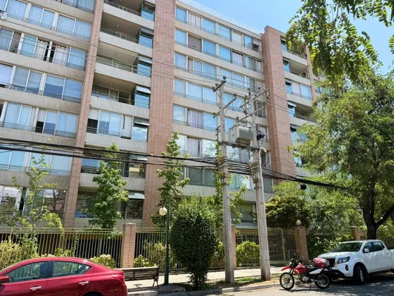 Acogedor Departamento En Tranquila Calle, Alta Conectividad