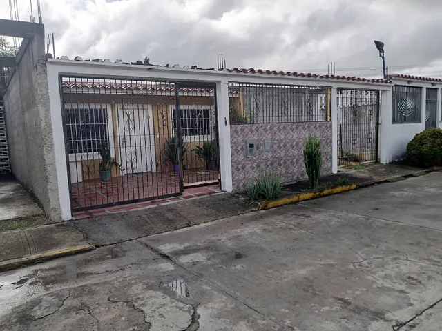 Venta/casa/200m2/ Las Brisas De Cua/3/2/5/ref. 16500$