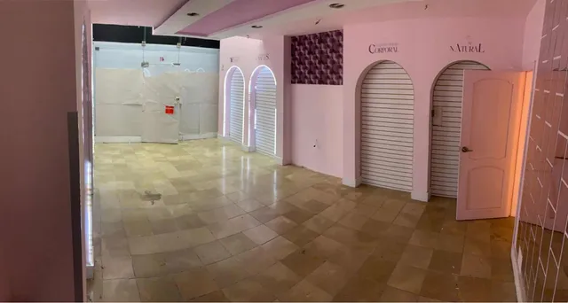 Local Comercial De Dos Plantas En Cc El Bosque