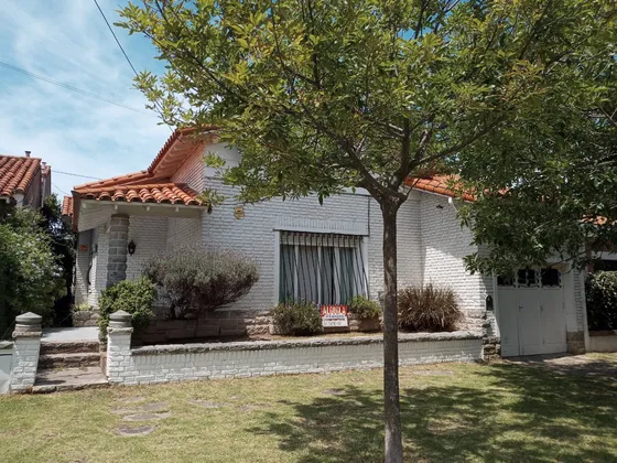 Hermoso Chalet A Una Cuadra De La Playa Alquiler Anual 