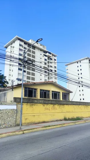 Venta De Terreno Y Bienhechuria En La Costanera