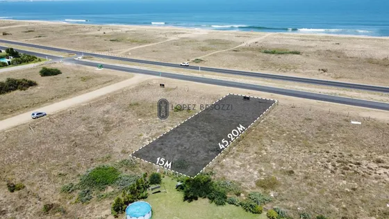 Venta De Terreno Frente Al Mar En Punta Negra, Piriapolis - Superficie De 678m