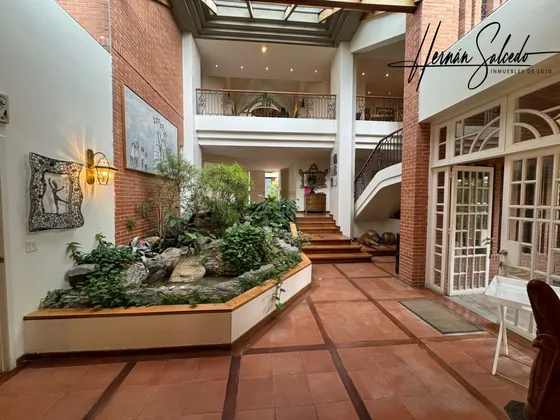 Espectacular Casa En Los Chorros Ideal Para Una Familia Especial 