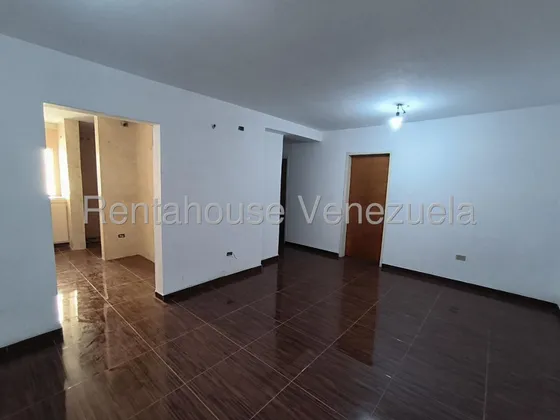 Jip 25-10778. Rent-a-house Vende Apartamento Para Remodelar A Su Gusto De 70 Mts2, 2 Hab, 2 Baños, 2 P/e, Conectado A Pozo. Urb Juan Pablo Ii, La Victoria